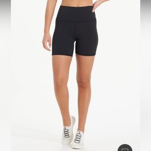 Vuori Studio Pocket Short